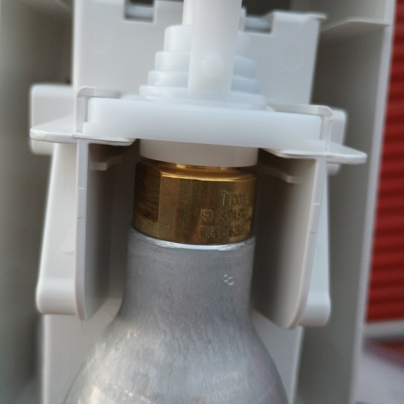 Soda stream Fizzy, extra clean low usage comes with one bottle - Picture 4 of 8